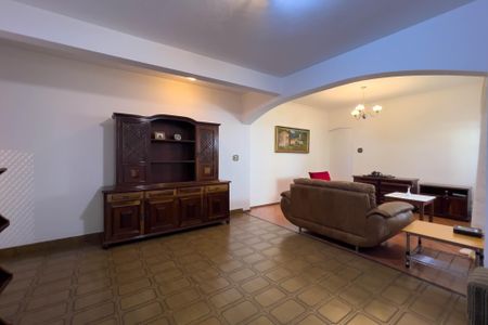 Casa à venda com 236m², 4 quartos e 2 vagasSala