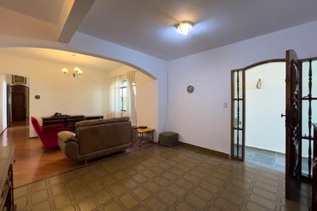 Sala de casa à venda com 4 quartos, 236m² em Vila São José, São Paulo