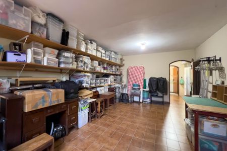 Casa à venda com 236m², 4 quartos e 2 vagasQuarto de serviço 