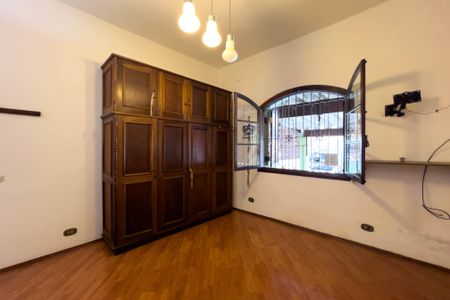 Casa à venda com 236m², 4 quartos e 2 vagasQuarto 1