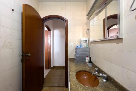Casa à venda com 236m², 4 quartos e 2 vagasBanheiro