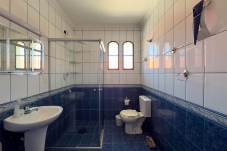 Casa à venda com 236m², 4 quartos e 2 vagasBanheiro 2 da casa 2