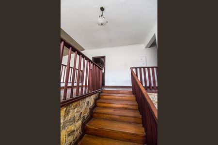 Casa de condomínio para alugar com 500m², 4 quartos e 4 vagas Casa de condomínio para alugar com 500m², 4 quartos e 4 vagasEscada