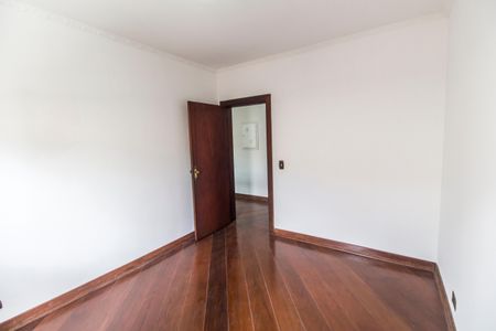 Casa de condomínio para alugar com 500m², 4 quartos e 4 vagas Casa de condomínio para alugar com 500m², 4 quartos e 4 vagasQuarto 4