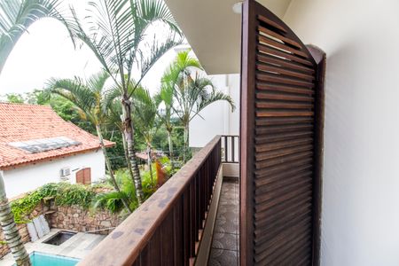 Casa de condomínio para alugar com 500m², 4 quartos e 4 vagas Casa de condomínio para alugar com 500m², 4 quartos e 4 vagasVaranda