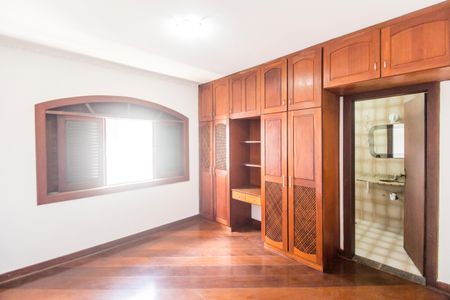 Casa de condomínio para alugar com 500m², 4 quartos e 4 vagas Casa de condomínio para alugar com 500m², 4 quartos e 4 vagasSuíte 2