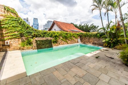 Casa de condomínio para alugar com 500m², 4 quartos e 4 vagas Casa de condomínio para alugar com 500m², 4 quartos e 4 vagasPiscina
