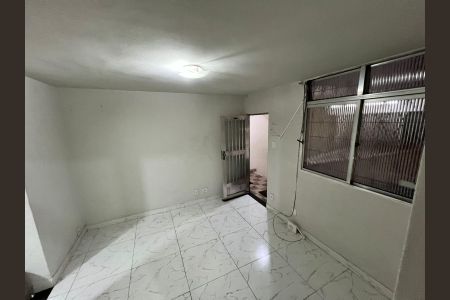Sala de apartamento para alugar com 1 quarto, 42m² em Brás de Pina, Rio de Janeiro