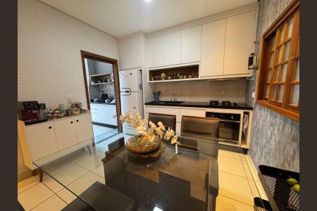 Sala de casa para alugar com 3 quartos, 120m² em Loteamento Villa Branca, Jacareí