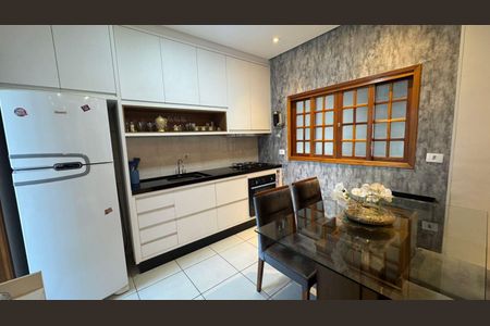 Casa para alugar com 120m², 3 quartos e 3 vagas Casa para alugar com 120m², 3 quartos e 3 vagasCozinha