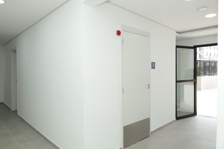 Apartamento para alugar com 38m², 2 quartos e sem vagaÁrea comum - Saguão do prédio