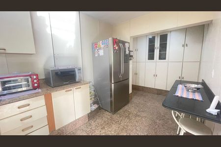 Apartamento à venda com 168m², 4 quartos e 3 vagasCozinha