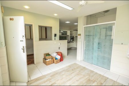 Apartamento à venda com 114m², 2 quartos e sem vagaÁrea de Serviço
