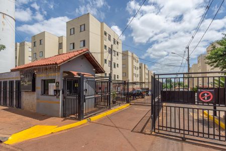 Apartamento para alugar com 49m², 2 quartos e 1 vagaFachada e Portaria 