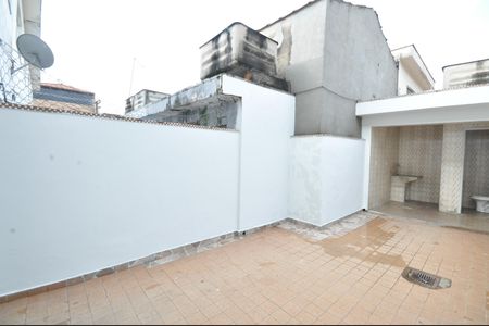 Casa para alugar com 110m², 2 quartos e 1 vagaQuintal