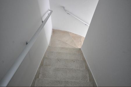 Casa para alugar com 110m², 2 quartos e 1 vagaEscada