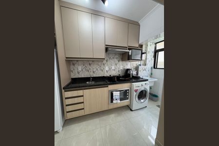 Cozinha de apartamento para alugar com 1 quarto, 45m² em Gonzaga, Santos