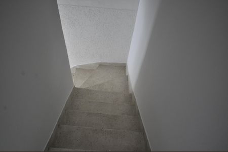 Casa para alugar com 110m², 2 quartos e 1 vagaEscada