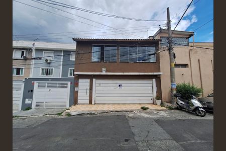 Casa para alugar com 240m², 3 quartos e 2 vagas Casa para alugar com 240m², 3 quartos e 2 vagasFachada