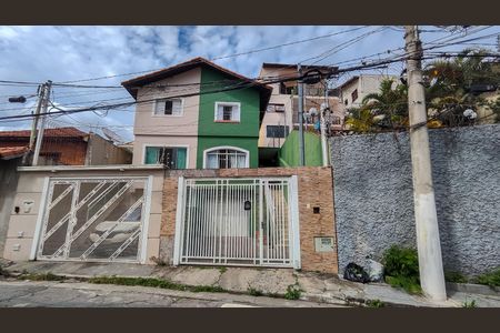 Casa à venda com 113m², 2 quartos e 3 vagas Casa à venda com 113m², 2 quartos e 3 vagasFachada