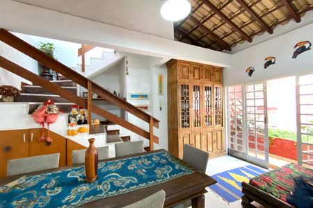 Sala de casa à venda com 3 quartos, 360m² em Fernão Dias, Belo Horizonte