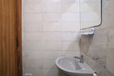 Banheiro de casa para alugar com 1 quarto, 10m² em Lourdes, Belo Horizonte