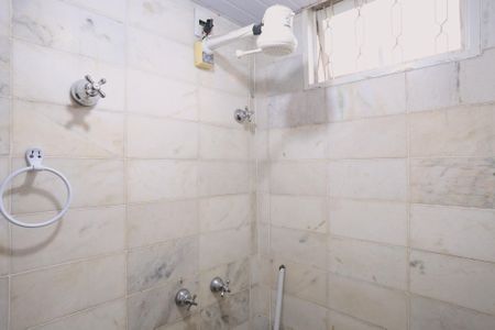 Banheiro de casa para alugar com 1 quarto, 10m² em Lourdes, Belo Horizonte