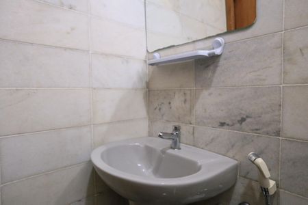 Banheiro de casa para alugar com 1 quarto, 10m² em Lourdes, Belo Horizonte