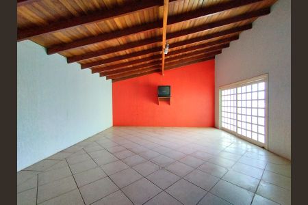 Casa para alugar com 204m², 4 quartos e 6 vagas