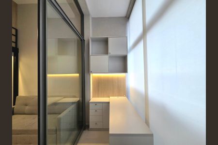 Studio para alugar com 29m², 1 quarto e sem vaga Studio para alugar com 29m², 1 quarto e sem vagaVaranda