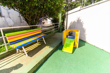 Apartamento à venda com 49m², 2 quartos e 1 vaga Apartamento à venda com 49m², 2 quartos e 1 vagaÁrea comum - Playground