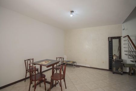 Sala de casa para alugar com 3 quartos, 250m² em Covanca, São Gonçalo