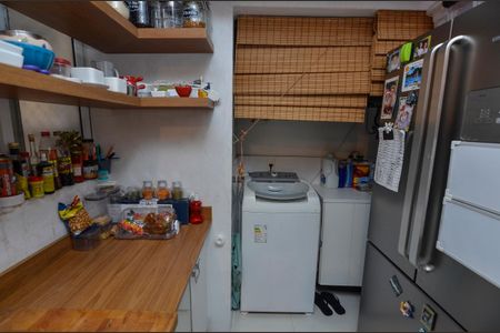 Apartamento à venda com 74m², 2 quartos e sem vagaCozinha e Área de Serviço