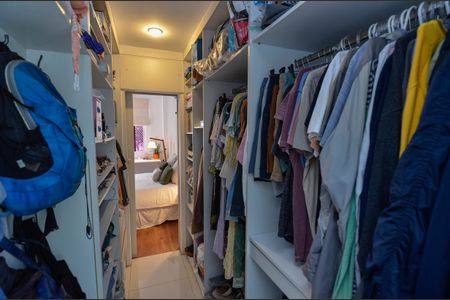 Apartamento à venda com 74m², 2 quartos e sem vagaCloset da Suíte