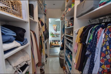 Apartamento à venda com 74m², 2 quartos e sem vagaCloset da Suíte