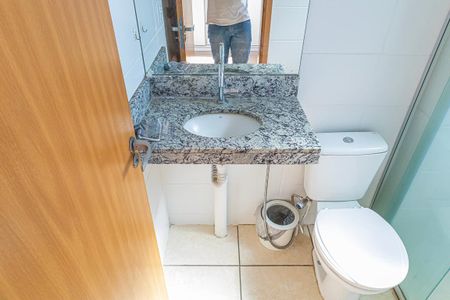 Apartamento à venda com 50m², 2 quartos e 2 vagas Apartamento à venda com 50m², 2 quartos e 2 vagasBanheiro da Suíte