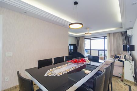 Apartamento à venda com 156m², 4 quartos e 4 vagas Apartamento à venda com 156m², 4 quartos e 4 vagasSala de Jantar