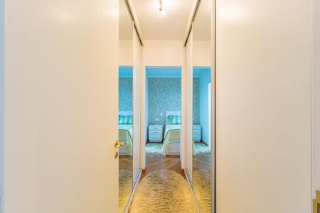 Apartamento à venda com 156m², 4 quartos e 4 vagas Apartamento à venda com 156m², 4 quartos e 4 vagasCloset - Suíte 3