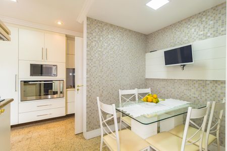 Apartamento à venda com 156m², 4 quartos e 4 vagas Apartamento à venda com 156m², 4 quartos e 4 vagasCozinha