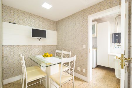 Apartamento à venda com 156m², 4 quartos e 4 vagas Apartamento à venda com 156m², 4 quartos e 4 vagasCozinha