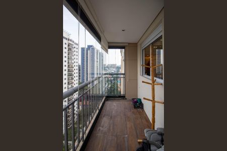 Sacada  de apartamento à venda com 3 quartos, 222m² em Vila Progredior, São Paulo