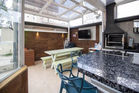 Apartamento à venda com 222m², 3 quartos e 3 vagas Apartamento à venda com 222m², 3 quartos e 3 vagasChurrasqueira