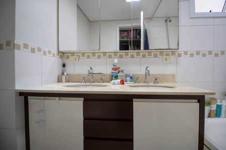 Apartamento à venda com 222m², 3 quartos e 3 vagas Apartamento à venda com 222m², 3 quartos e 3 vagasBanheiro Suíte 3