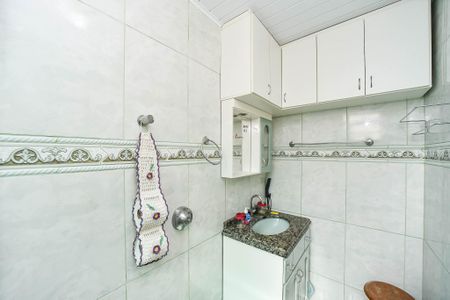Banheiro da Suíte de apartamento para alugar com 1 quarto, 33m² em Vila Ipiranga, Porto Alegre
