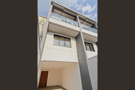 Casa à venda com 130m², 2 quartos e 2 vagas Casa à venda com 130m², 2 quartos e 2 vagasÁrea externa
