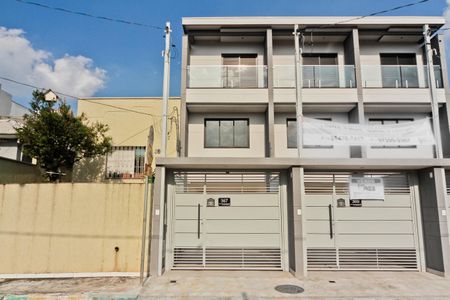 Casa à venda com 130m², 2 quartos e 2 vagas Casa à venda com 130m², 2 quartos e 2 vagasFachada