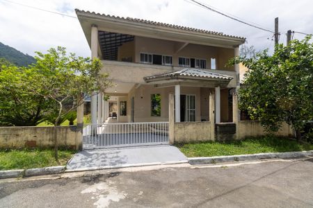 Casa de condomínio para alugar com 256m², 4 quartos e 1 vagaFachada da Casa