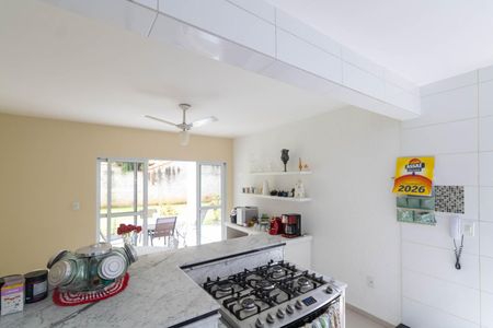 Casa de condomínio para alugar com 256m², 4 quartos e 1 vagaCozinha