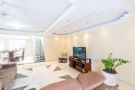 Casa de condomínio para alugar com 256m², 4 quartos e 1 vagaSala