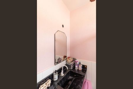 Casa de condomínio para alugar com 256m², 4 quartos e 1 vagaBanheiro do Quarto 2